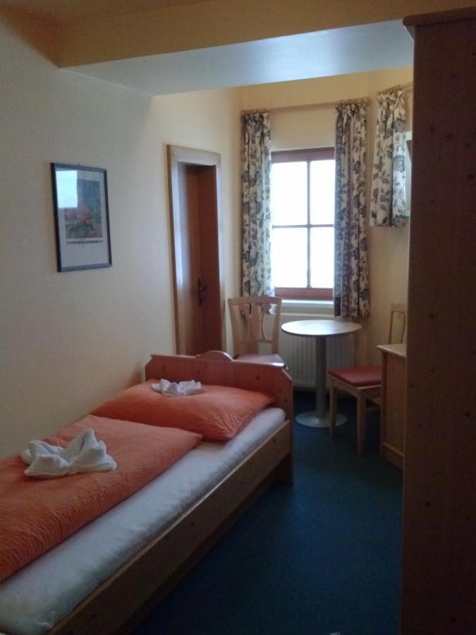 Haus Der Begegnung Hotell Gosau Rum bild